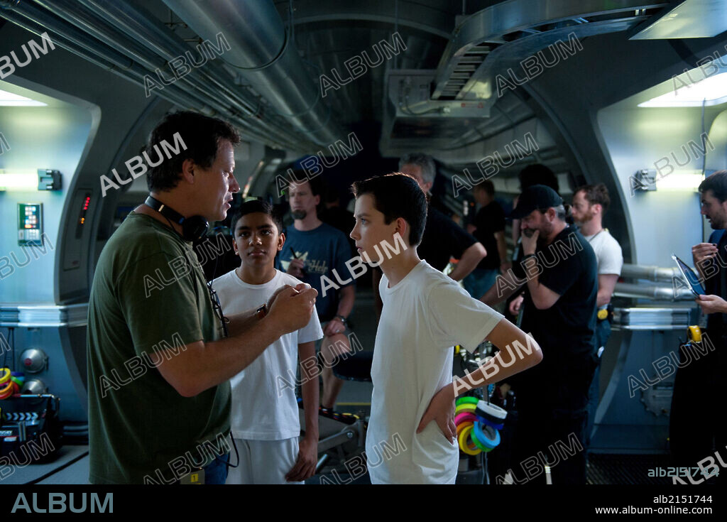 ASA BUTTERFIELD, GAVIN HOOD y SURAJ PARTHA en EL JUEGO DE ENDER, 2013 (ENDER'S GAME), dirigida por GAVIN HOOD. Copyright ODD LOT ENTERTAINMENT.