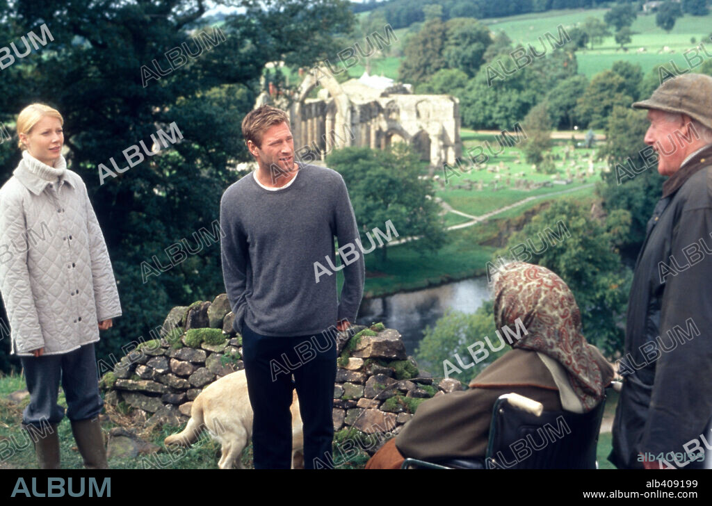 AARON ECKHART and GWYNETH PALTROW in POSSESSION, 2002, directed by NEIL LABUTE. Copyright FOCUS FEATURES.