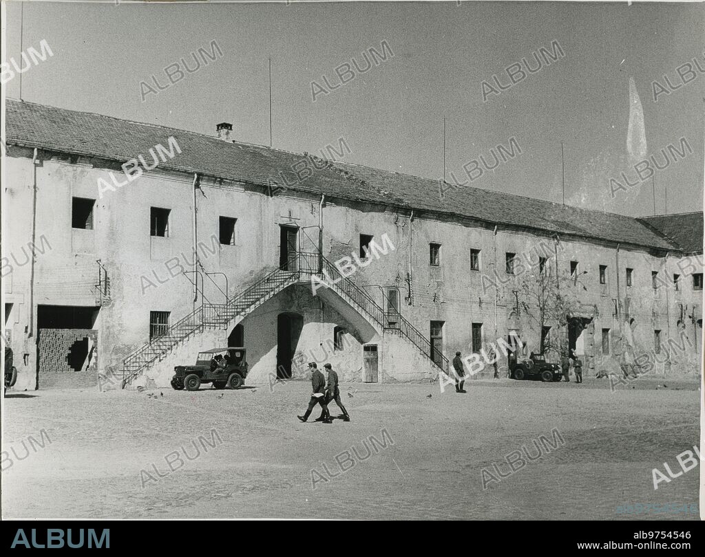 Madrid, 1962. Patio del Cuartel del Conde Duque.