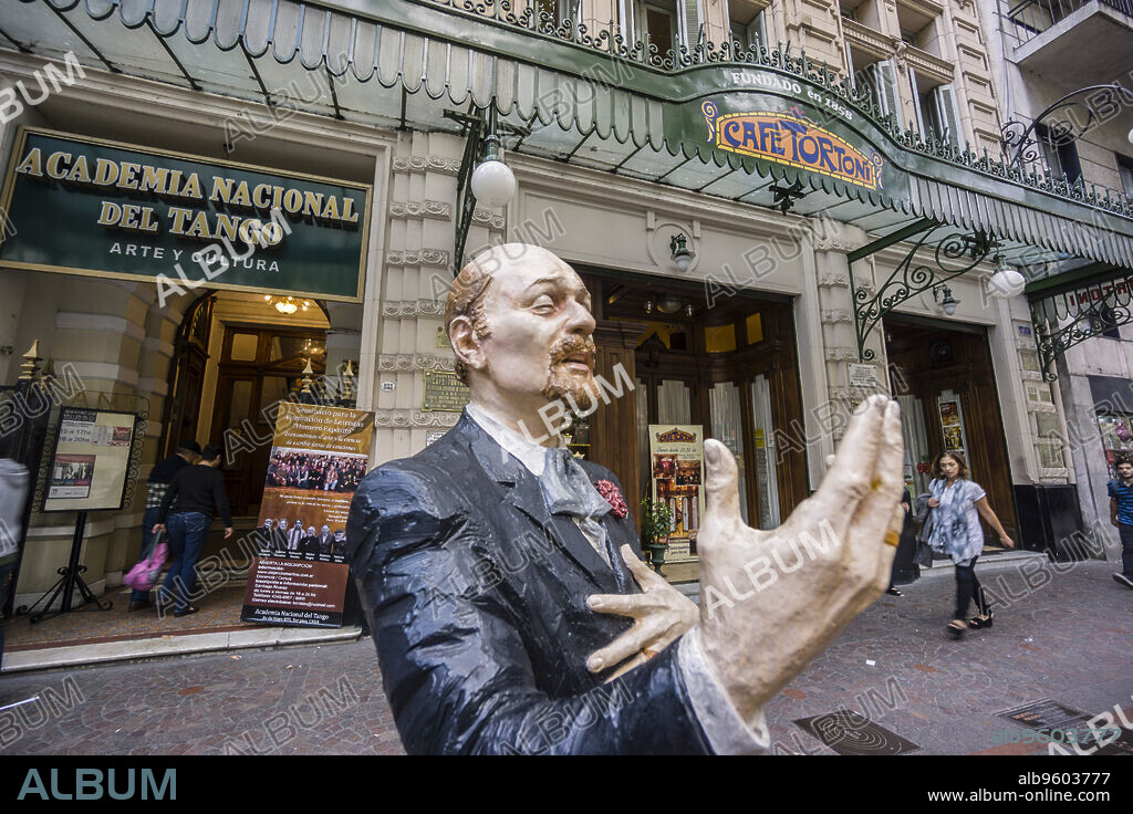 Café Tortoni, ubicado en el 825 de la Avenida de Mayo,Buenos Aires, republica Argentina, cono sur, South America.