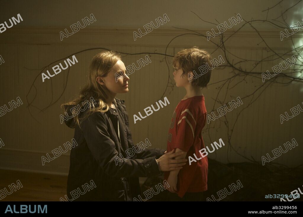 JACOB TREMBLAY and KATE BOSWORTH in BEFORE I WAKE, 2016, directed by MIKE FLANAGAN. Copyright INTREPID PICTURES/DEMAREST FILMS/MICA ENTERTAINMENT.