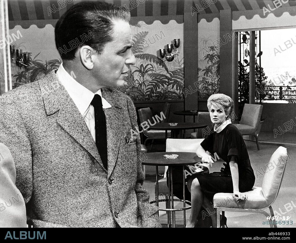 ANGIE DICKINSON and FRANK SINATRA in OCEAN'S ELEVEN, 1960, directed by LEWIS MILESTONE. Copyright WARNER BROTHERS.