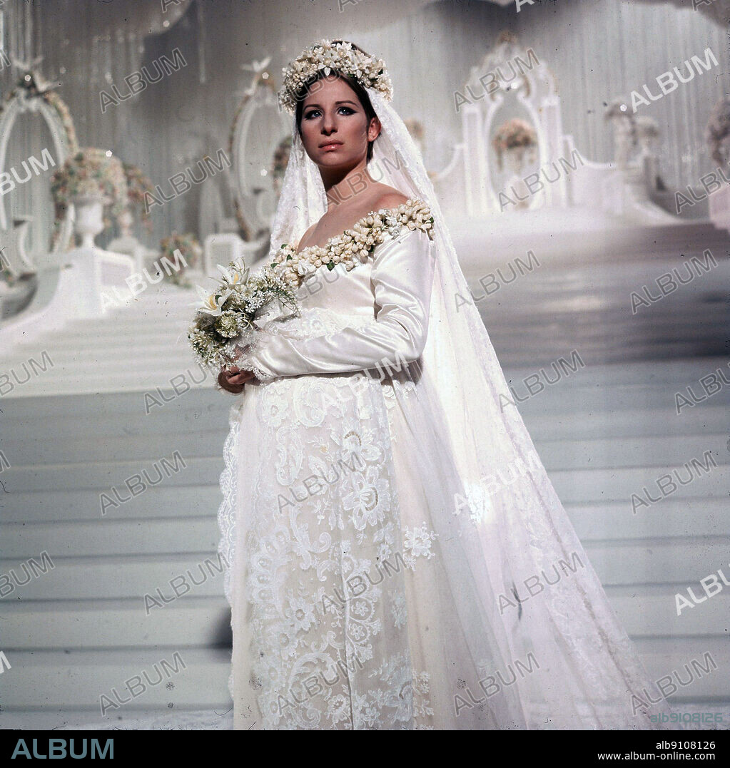 BARBRA STREISAND in FUNNY GIRL, 1968, directed by WILLIAM WYLER. Copyright COLUMBIA PICTURES.