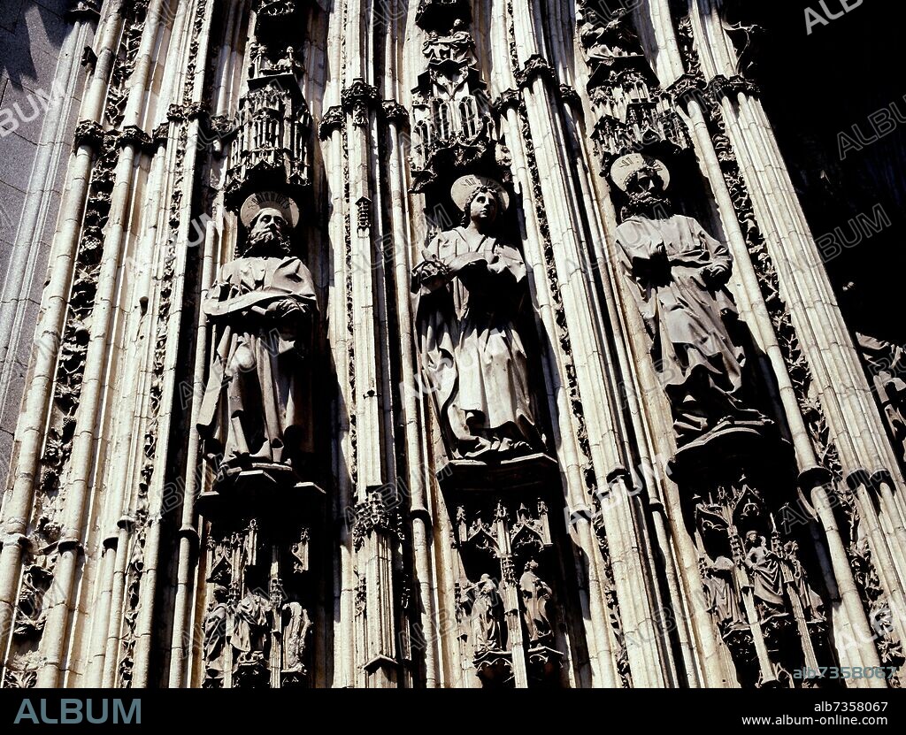 DETALLE DE LOS APOSTOLES DE LA PUERTA DE LOS LEONES DE LA CATEDRAL DE TOLEDO - SIGLO XV - GOTICO ESPAÑOL.