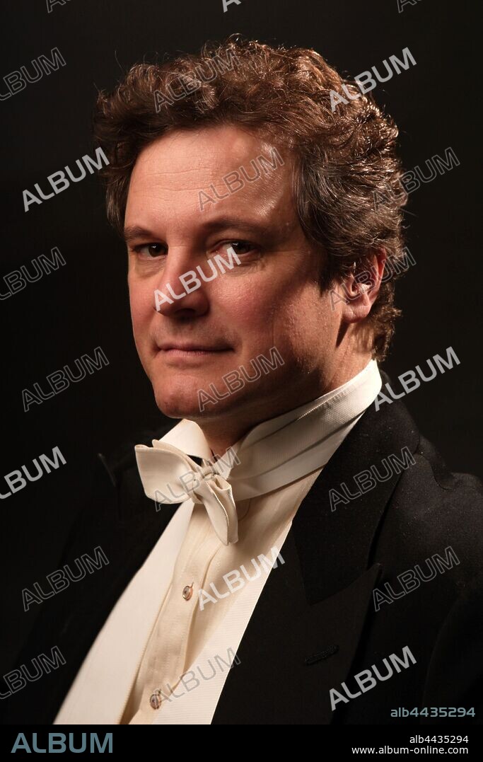 COLIN FIRTH en UNA FAMILIA CON CLASE, 2008 (EASY VIRTUE), dirigida por STEPHAN ELLIOTT. Copyright EARLING STUDIOS.
