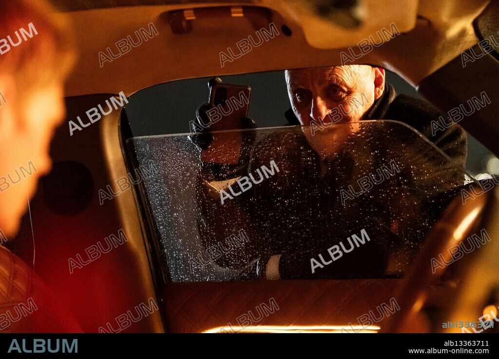 ANTHONY HOPKINS en BLINDADO, 2025 (LOCKED), dirigida por DAVID YAROVESKY. Copyright Longevity Pictures / Raimi Productions.