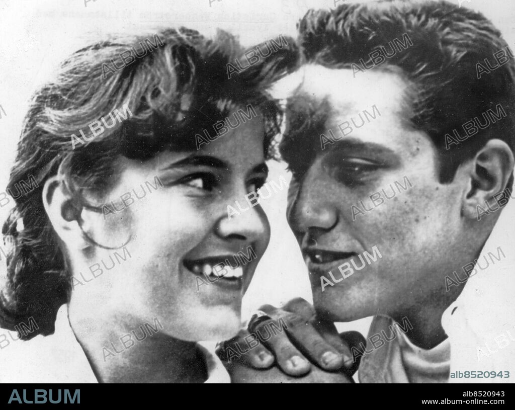 1957. Christina Wennerström dotter till Sveriges flygattaché i Washington Stig Wennerström, tillsammans med pojkvännen Huw Williams 1957.. Foto: Pressens Bild / / TT / Kod: 190.
