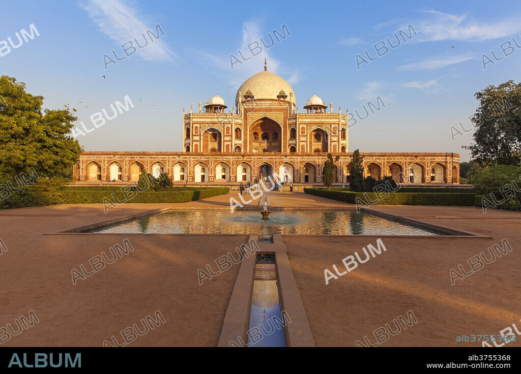 Humayun's Tomb, UNESCO World Heritage Site, New Delhi, Delhi, India, Asia.