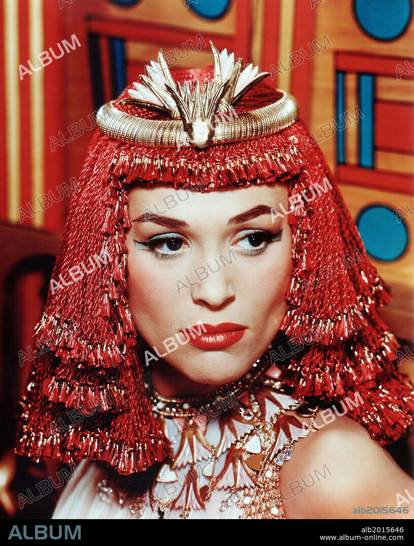BELLA DARVI dans THE EGYPTIAN, 1954, réalisé par MICHAEL CURTIZ. Copyright 20TH CENTURY FOX.