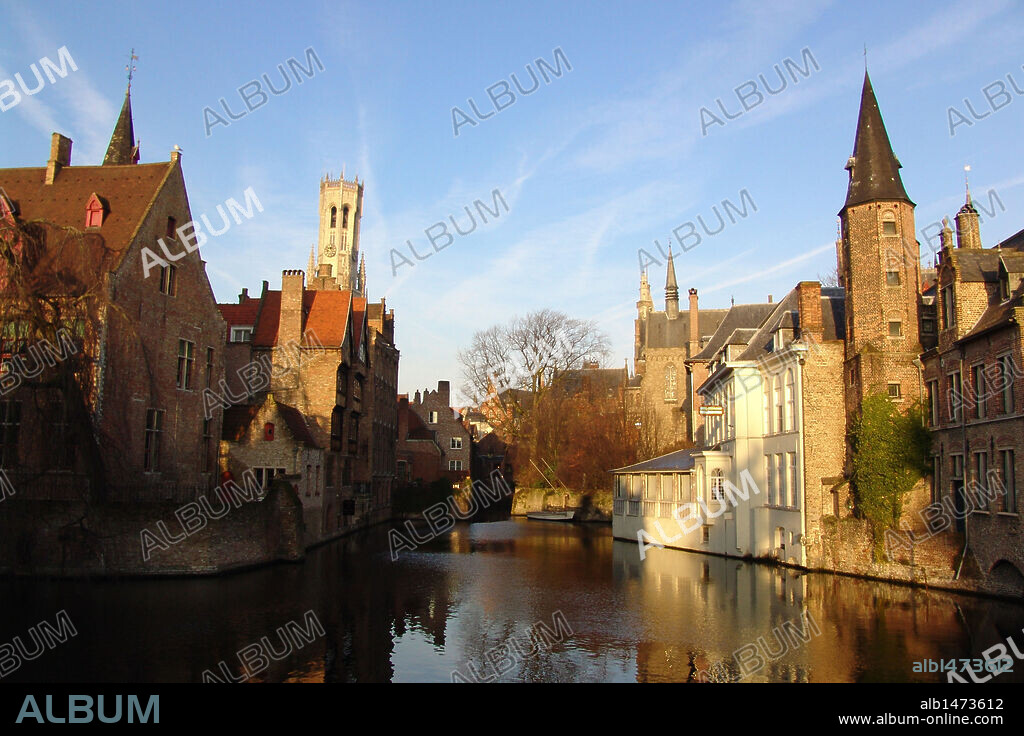 BELGICA. BRUJAS. Casas típicas junto a un canal. Provincia de Flandes Occidental.