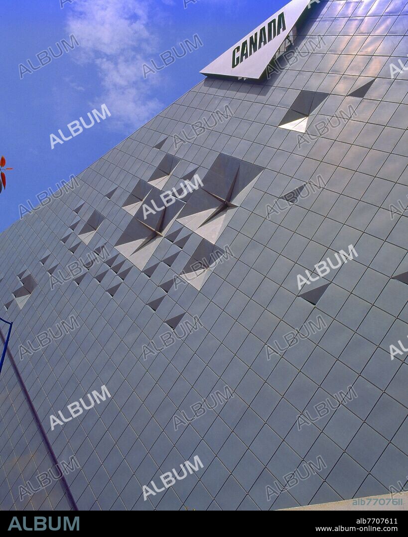 THOM BING. EXTERIOR - DETALLE DEL PABELLON DE CANADA.
