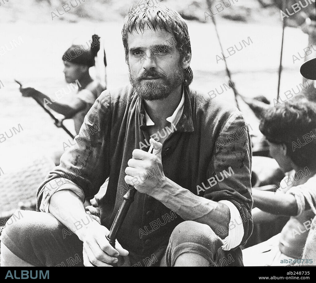 JEREMY IRONS in THE MISSION, 1986, directed by ROLAND JOFFE. Copyright WARNER BROTHERS.
