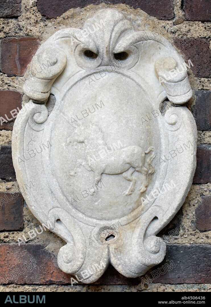 Unknown (Italian), Coat of Arms of the Courtot de Cissey Family, second half of the 16th century, marble, Overall: 15 × 10 1/2 inches (38.1 × 26.7 cm).