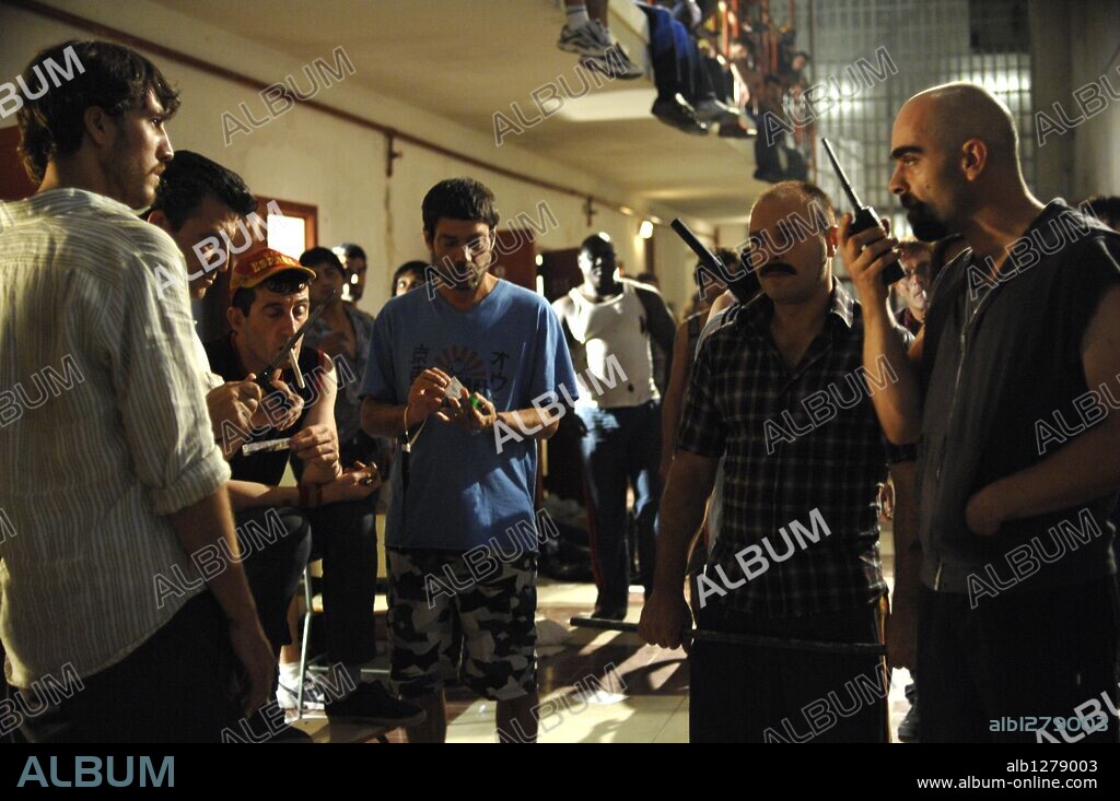 ALBERTO AMMANN, LUIS TOSAR and VICENTE ROMERO in CELL 211, 2009 (CELDA 211), directed by DANIEL MONZON. Copyright MORENA FILMS.