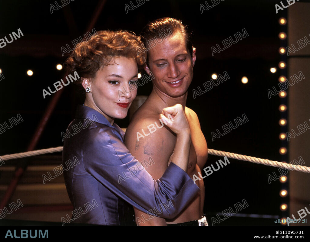 THE BUBI SCHOLZ STORY / The Bubi Scholz Story D 1997 / Roland Suso Richter The story of the world-class boxer Bubi Scholz. Scene with Helga Scholz (NICOLETTE KREBITZ) and Bubi Scholz (BENNO FÜRMANN) C42063 / Headline: THE BUBI SCHOLZ STORY / D 1997.