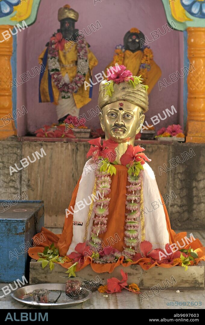 HMA105871 : Sri Sant Yadav Baba statue at Ralegan Siddhi near Pune, Maharashtra, India -.