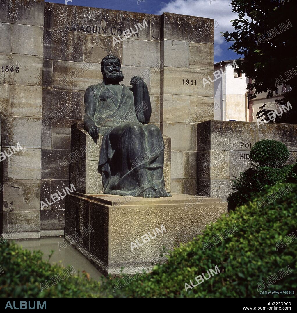 COSTA, JOAQUIN JURISTA Y POLITICO ESPAÑOL. MONZON 1846-1911 MONUMENTO EN GRAUS.