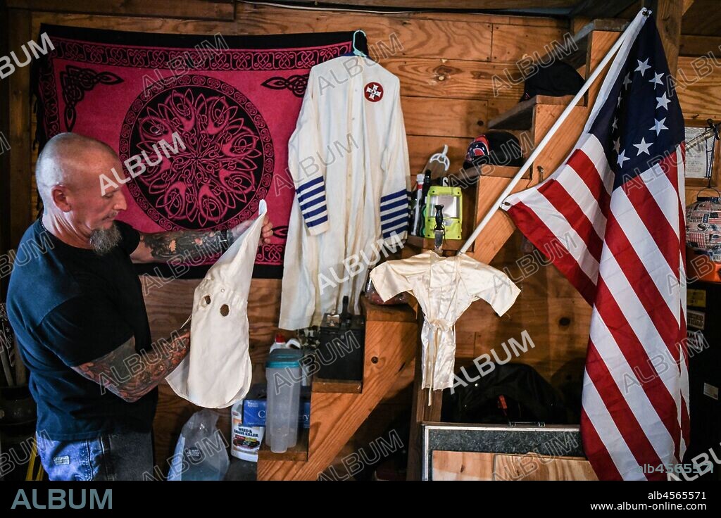 CHESTER DOLES. September 18, 2019, Dahlonega, Georgia, US: CHESTER J. DOLES, 59, shows his old Imperial Wizard, Ku Klux Klan hood and gown. He calls the Klan 'one of the most American organizations in the country and one of the oldest. And I guess even Klansman can get older and wiser. I mean we have Robert Byrd the Senator (from West Virginia) who was a Democrat and served as a full member of the Klan.' (Credit Image: © Miguel Juarez Lugo/ZUMA Wire). 18/09/2019