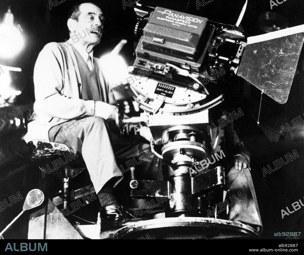 LUIS BUÑUEL en EL FANTASMA DE LA LIBERTAD, 1974 (LE FANTOME DE LA LIBERTE), dirigida por LUIS BUÑUEL. Copyright GREENWICH/20TH CENTURY FOX.
