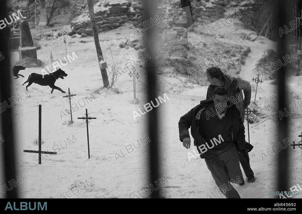 DAVID THEWLIS y LIEV SCHREIBER en LA PROFECÍA, 2006 (THE OMEN), dirigida por JOHN MOORE. Copyright VALITUTTI, VINCE.