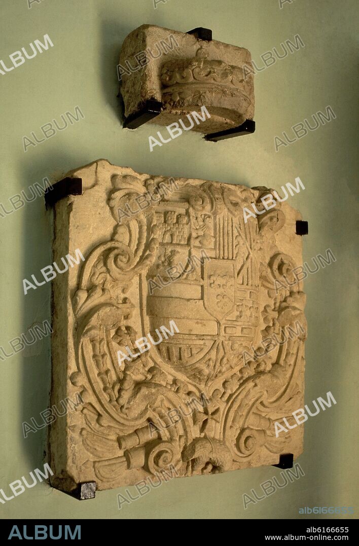 ESCUDO DE ESPAÑA-RELIEVE SOBRE PIEDRA.