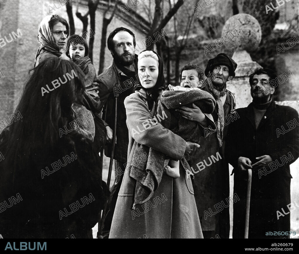LOLA GAOS y SILVIA PINAL en VIRIDIANA, 1961, dirigida por LUIS BUÑUEL. Copyright UNION INDUSTRIAL CINEMATOGRAFICA/FILMS 59.