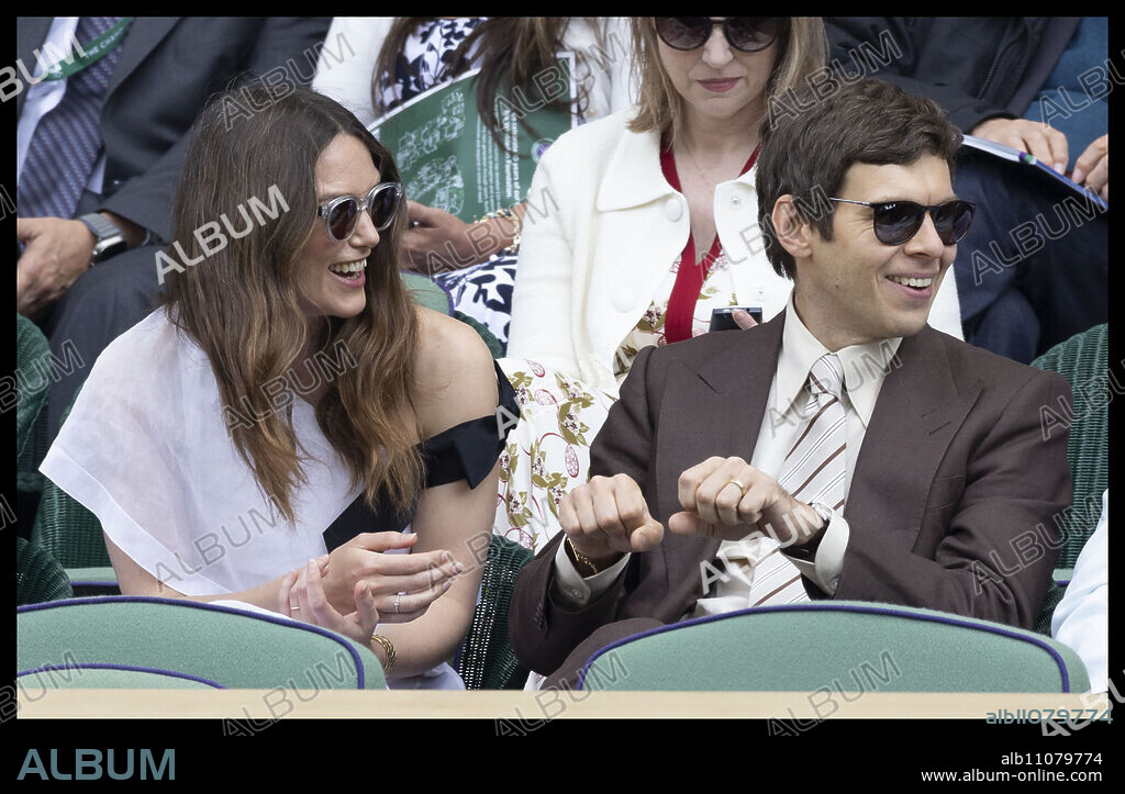 KEIRA KNIGHTLEY und JAMES RIGHTON. July 10, 2024, London, London, United Kingdom: Kiera Knightley and James Righton in the Royal Box on day ten of the Wimbledon Tennis Championships in London. (Credit Image: © Stephen Lock/i-Images via ZUMA Press).