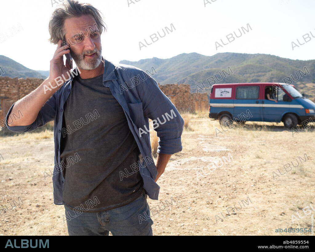 ERNESTO ALTERIO en UN MUNDO NORMAL, 2020, dirigida por ACHERO MAÑAS. Copyright CREA SGR/LAST WILL/TORNASOL FILMS/VORAMAR FILMS / TRILLO, MANUEL.