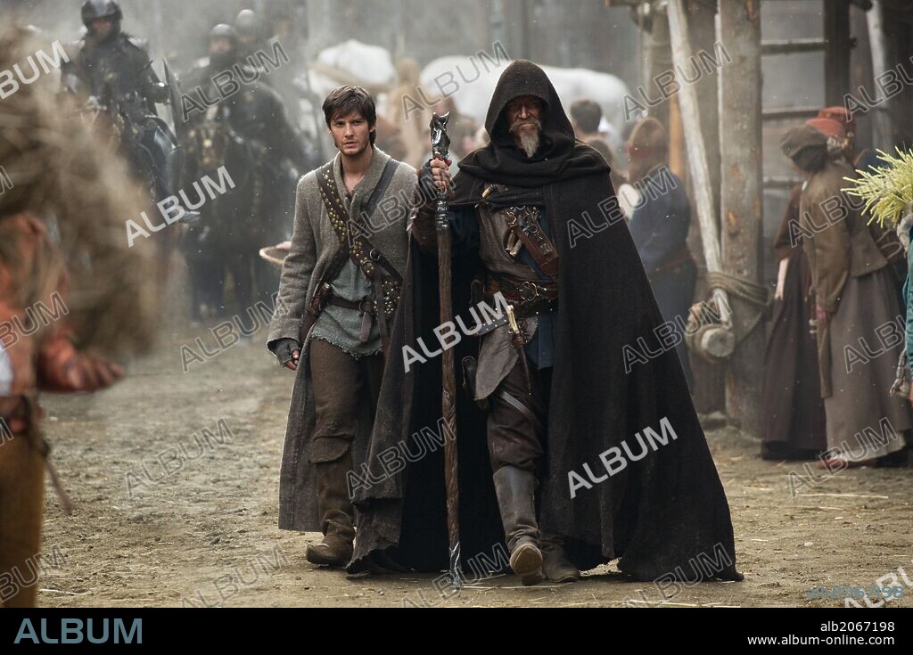 BEN BARNES y JEFF BRIDGES en EL SEPTIMO HIJO, 2014 (SEVENTH SON), dirigida por SERGIE BODROV. Copyright LEGENDARY PICTURES.