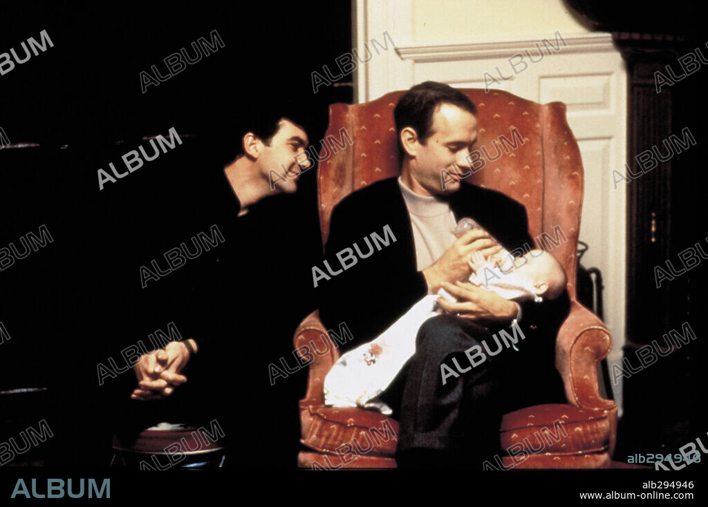 ANTONIO BANDERAS and TOM HANKS in PHILADELPHIA, 1993, directed by JONATHAN DEMME. Copyright TRI STAR PICTURES.