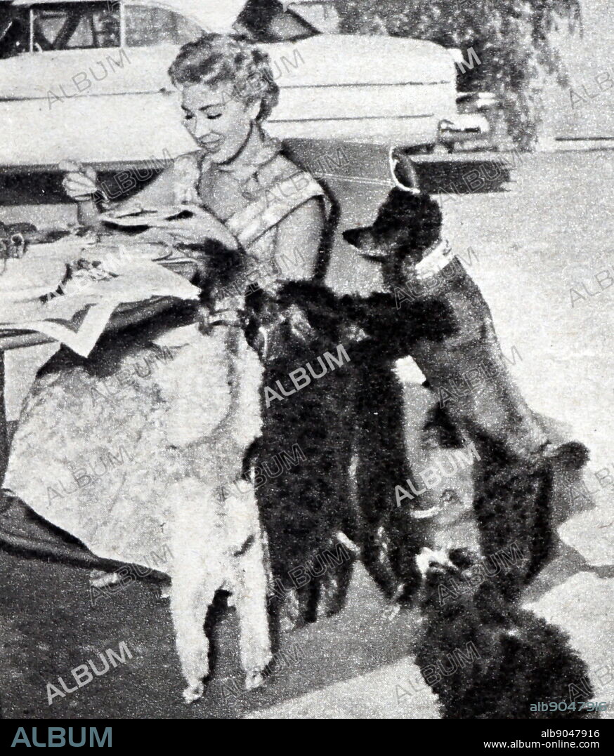 Photograph of Dolores Gray (1924-2002) an American actress and singer.