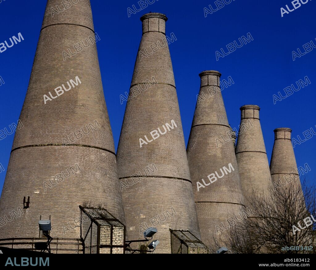 HORNOS DE LA ANTIGUA FABRICA DE LOZA DE LA CARTUJA DE SEVILLA.