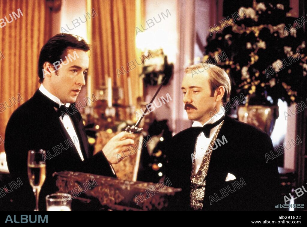 JOHN CUSACK y KEVIN SPACEY en MEDIANOCHE EN EL JARDÍN DEL BIEN Y DEL MAL, 1997 (MIDNIGHT IN THE GARDEN OF GOOD AND EVIL), dirigida por CLINT EASTWOOD. Copyright WARNER BROTHERS.