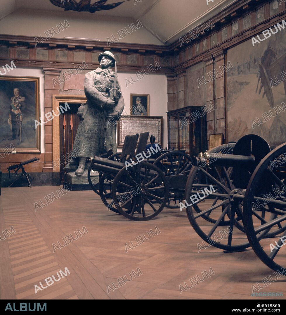 SALA DEL MUSEO MILITAR DE LISBOA - FOTO AÑOS 60.