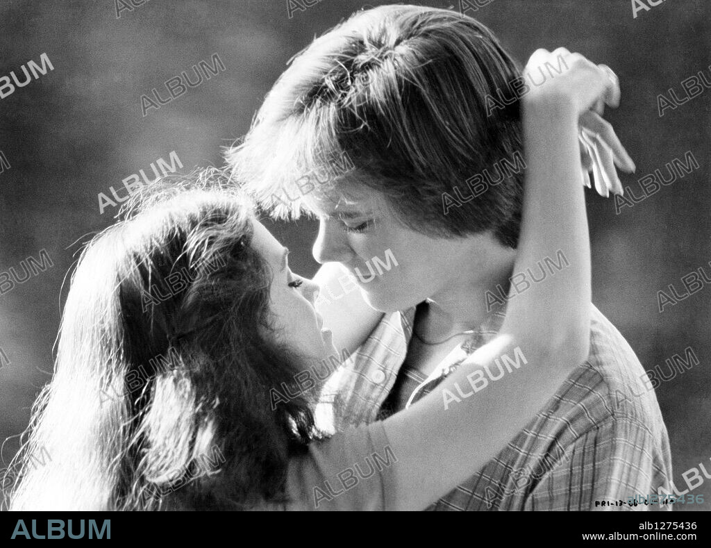 JEANNINE TAYLOR and KEVIN BACON in FRIDAY THE 13TH, 1980, directed by SEAN S. CUNNINGHAM. Copyright PARAMOUNT PICTURES.