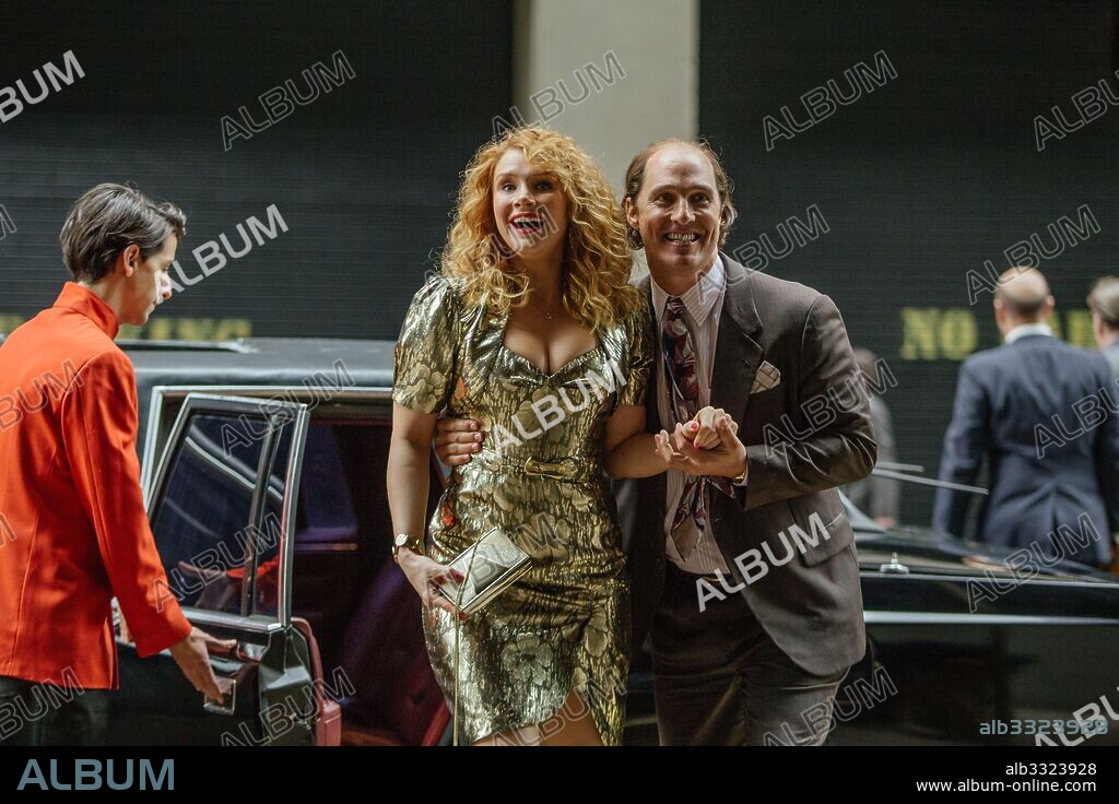 BRYCE DALLAS HOWARD and MATTHEW McCONAUGHEY in GOLD, 2016, directed by STEPHEN GAGHAN. Copyright BLACK BEAR PICTURES/HWY61/LIVING FILMS.