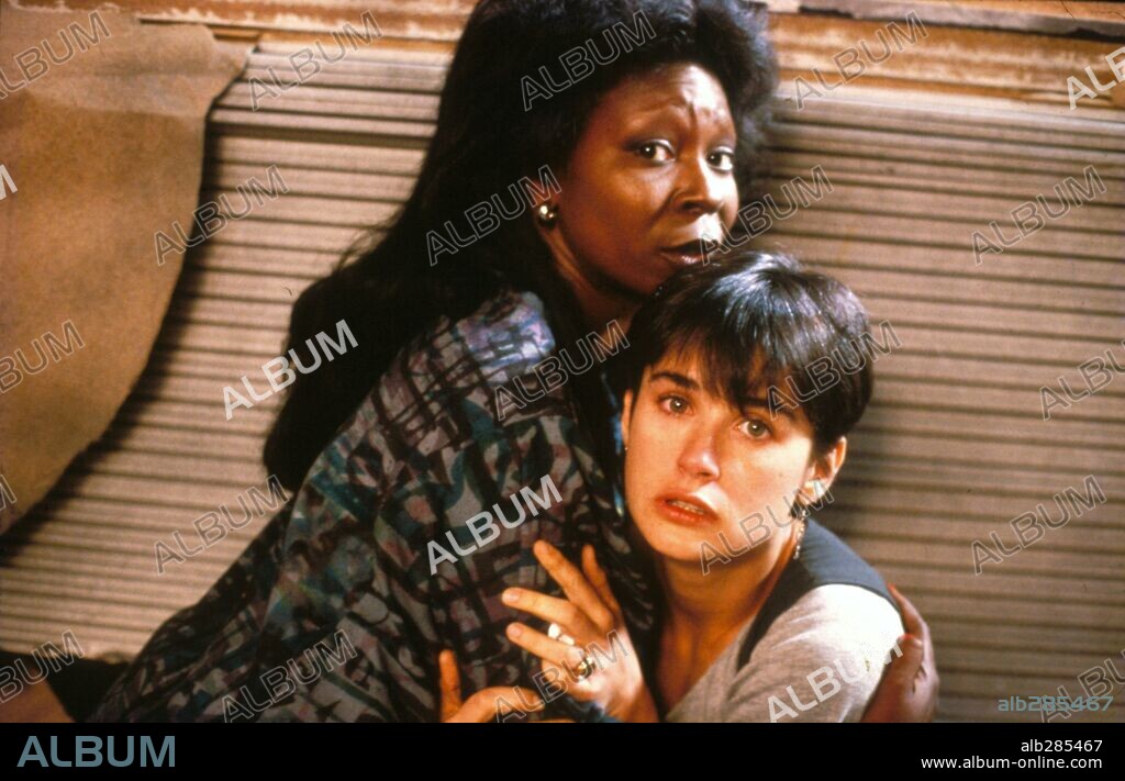 DEMI MOORE und WHOOPI GOLDBERG in GHOST - NACHRICHT VON SAM, 1990 (GHOST), unter der Regie von JERRY ZUCKER. Copyright PARAMOUNT PICTURES.