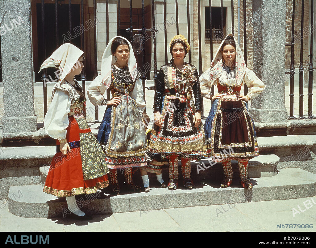 TRAJE REGIONAL NOVIA Y JAMALLERAS-LAGARTERAS(TOLEDO).