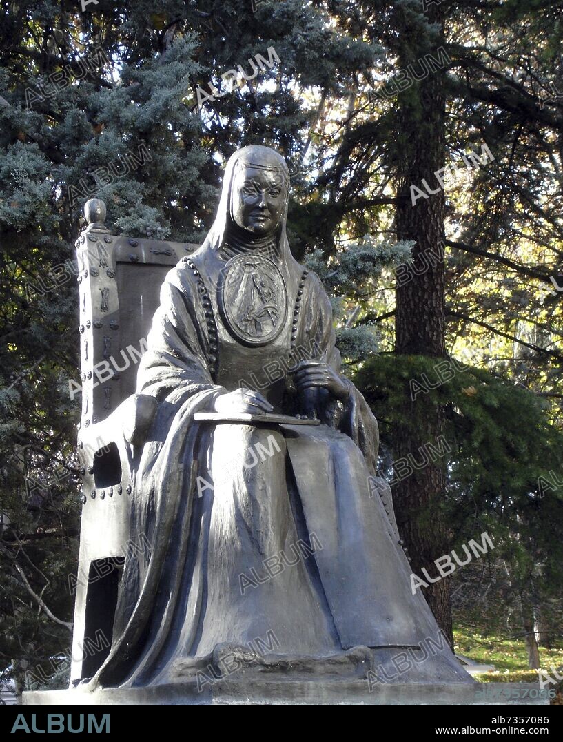 ESTATUA DE SOR JUANA INES DE LA CRUZ EN LOS JARDINES DE FERRAZ EN PLENO PARQUE DEL OESTE.