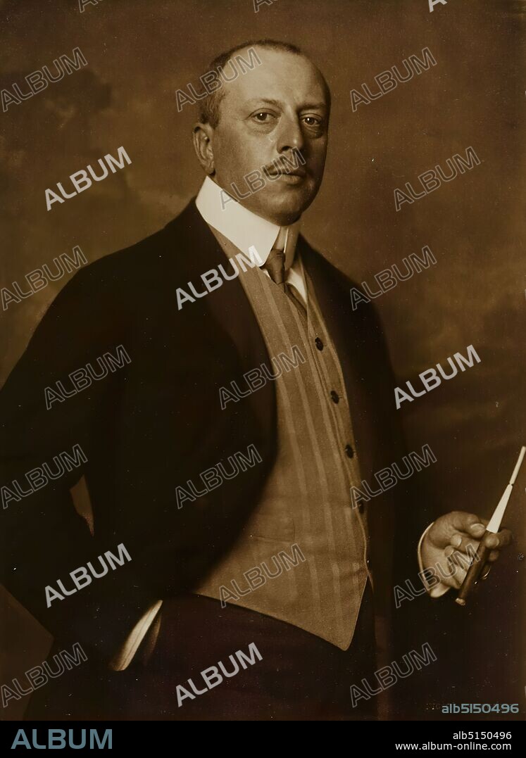 Nicola Perscheid, Prince Isenburg-Birstein, Staatliche Landesbildstelle Hamburg, collection on the history of photography, paper, pigment print, image size: height: 22,50 cm; width: 16,60 cm, dry stamp, NICOLA PERSCHEID, inscribed: recto u. on the box: in brown ink: Prince Isenburg-Bierstein [name corrected with pencil], portrait photography, studio/studio photography, half-length portrait, half profile (three-quarter view), standing figure, historical person, Franz-Joseph zu Isenburg-Birstein.