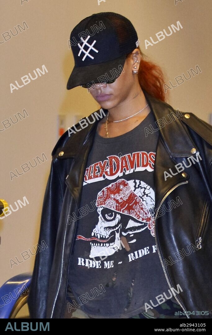 June 15, 2015 - Narita, Chiba, Japan - Singer Rihanna arrives in Japan at Narita International Airport in Chiba, Japan on June 15, 2015. 15/06/2015