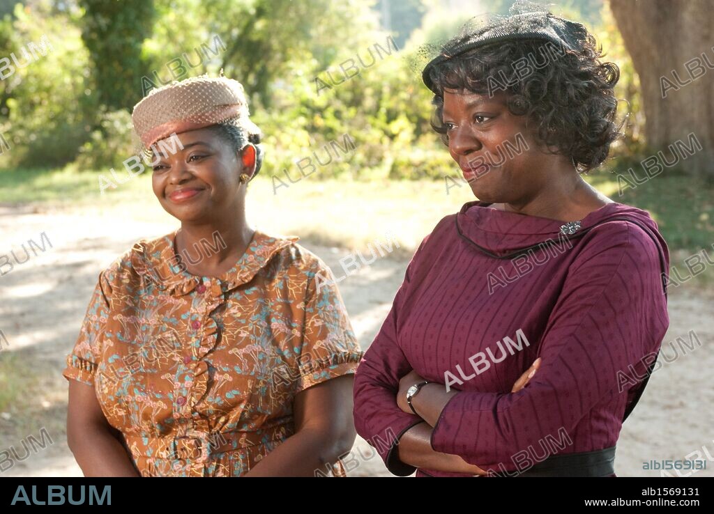 OCTAVIA SPENCER y VIOLA DAVIS en CRIADAS Y SEÑORAS (THE HELP, 2011), dirigida por TATE TAYLOR. Copyright DREAMWORKS PICTURES.