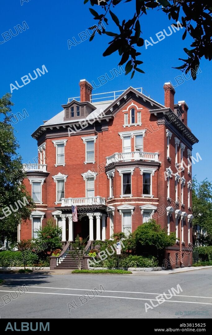 Kehoe House, built in 1892, now a bed and breakfast. Savannah, Georgia.