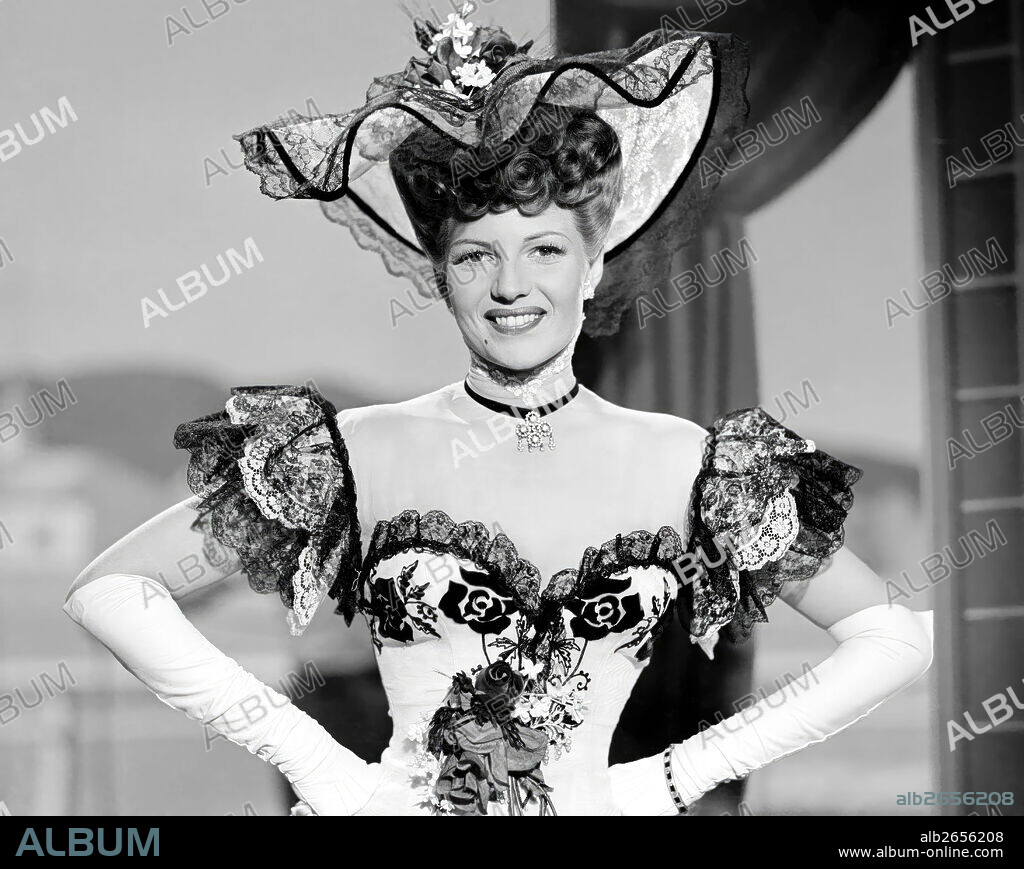 RITA HAYWORTH en LAS MODELOS, 1944 (COVER GIRL), dirigida por CHARLES VIDOR. Copyright COLUMBIA PICTURES.