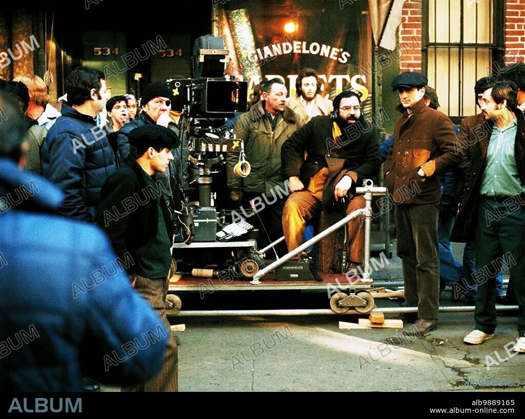 FRANCIS FORD COPPOLA et ROBERT DE NIRO dans PARRAIN, 2ÈME PARTIE, LE, 1974 (THE GODFATHER PART II), réalisé par FRANCIS FORD COPPOLA. Copyright PARAMOUNT PICTURES.