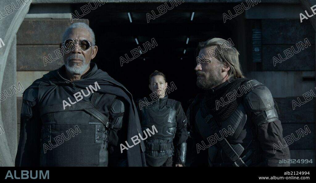 MORGAN FREEMAN und NIKOLAJ COSTER-WALDAU in OBLIVION, 2013, unter der Regie von JOSEPH KOSINSKI. Copyright UNIVERSAL PICTURES.
