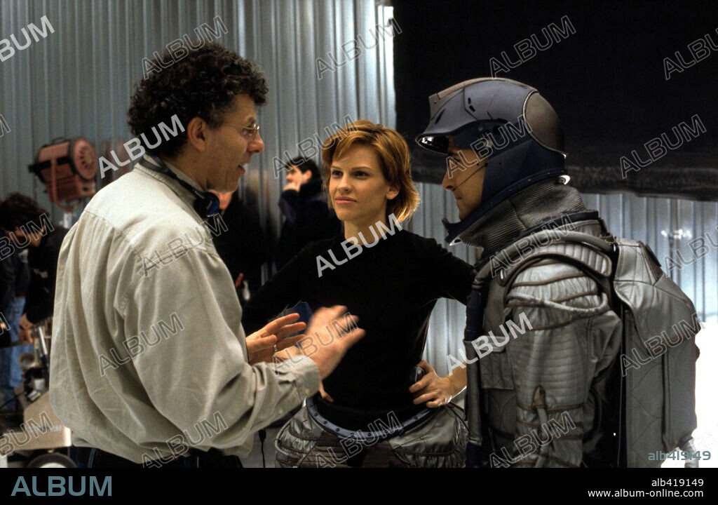 HILARY SWANK y JON AMIEL en EL NÚCLEO, 2003 (THE CORE), dirigida por JON AMIEL. Copyright CORE PRODS. INC/HORSEPOWER FILMS.