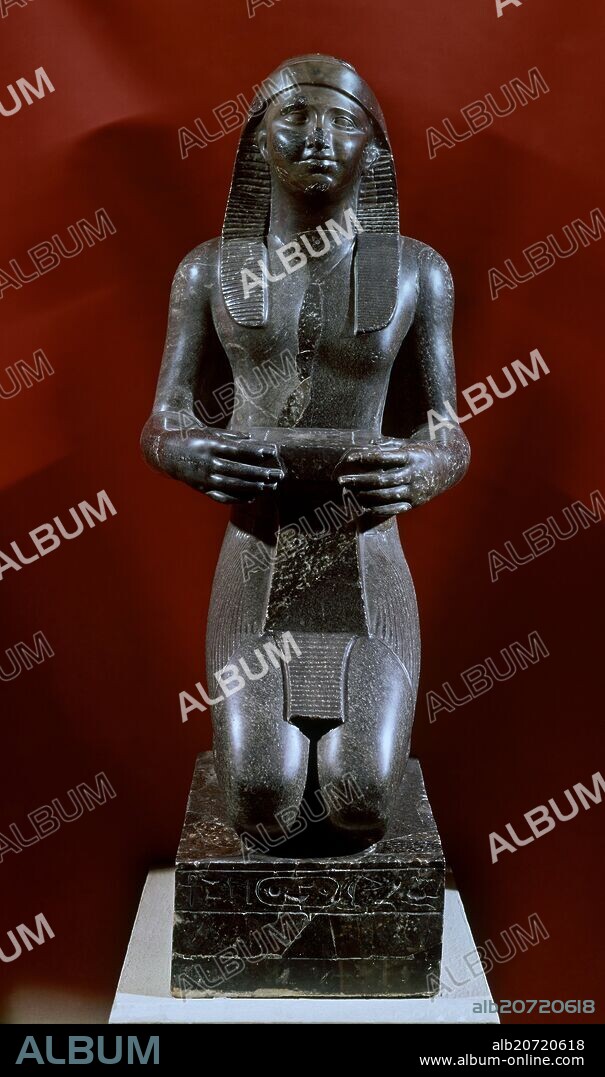 ESTATUA DE NECTANEBO I PRIMER FARAON DE LA XXX DINASTIA (380-362 AC) - SIGLO IV AC - GRANITO NEGRO - 100x38 cm.