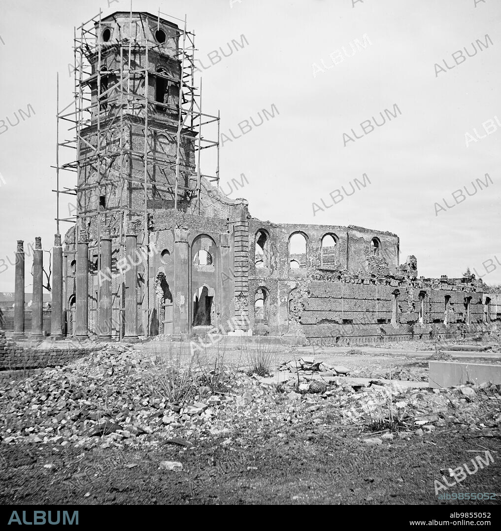 Ruins of Circular Church and Secession Hall, Charleston, South Carolina, USA, George N. Barnard, April 1865.