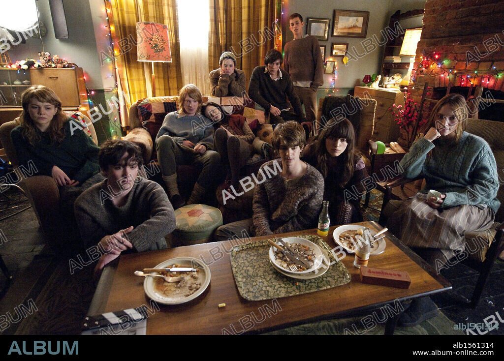 ANDREW GARFIELD, CAREY MULLIGAN and KEIRA KNIGHTLEY in NEVER LET ME GO, 2010, directed by MARK ROMANEK. Copyright DNA FILMS/FILM4.